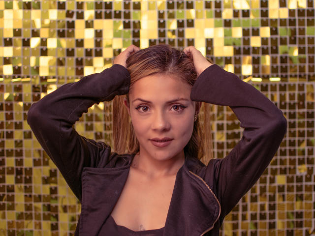 EmilieIsseman - Live Sex Cam - 16120254