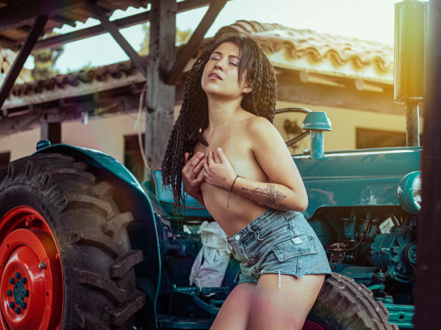 DeniseVarisov - Live sex cam - 16137130