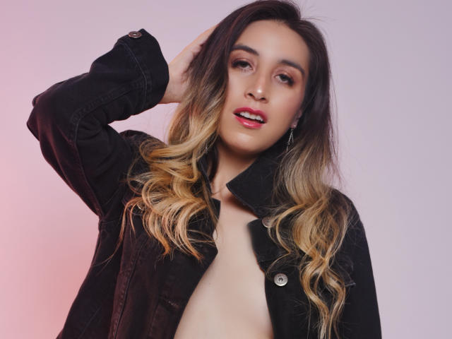 JuliethaUribe - Sexe cam en vivo - 16177922