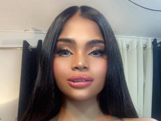 AdrianaQueenTS - Live porn &amp; sex cam - 16345990