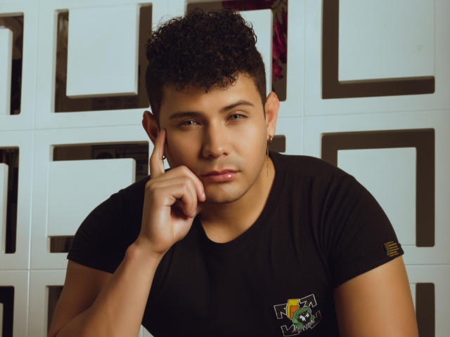 AlexiSpears - Live Sex Cam - 16370790