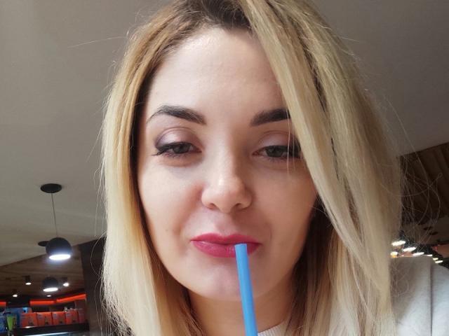 GloryEvelyna - Live porn &amp; sex cam - 16414838