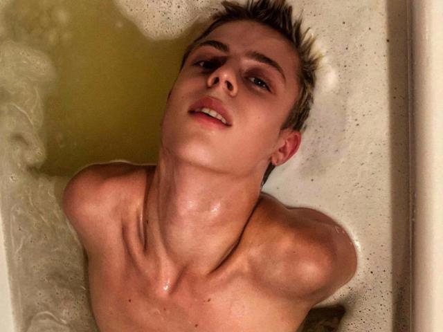 SunsetOscar - Live sex cam - 16471130