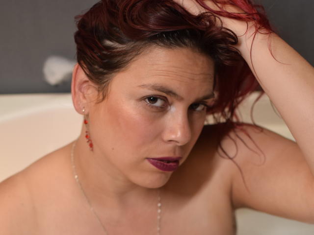SalmaBrown - Élő pornó és szexkamera - 16546394