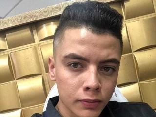 ZackRoss - Live sex cam - 16628546