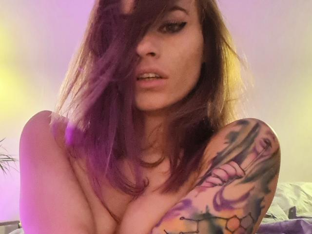 HolyKhloe - Live sex cam - 16648978