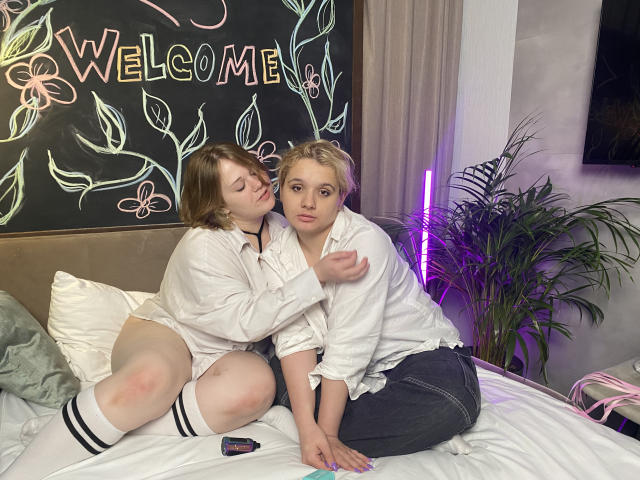 LorraineAndCatherine - Live sexe cam - 16658218