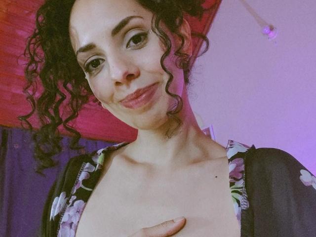 MoniqueCurlz - Élő pornó és szexkamera - 16703382