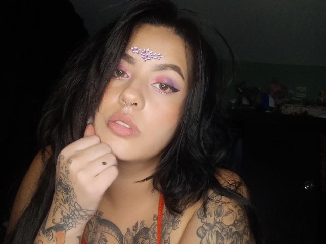 AlexandraReyez - Live Sex Cam - 16739054