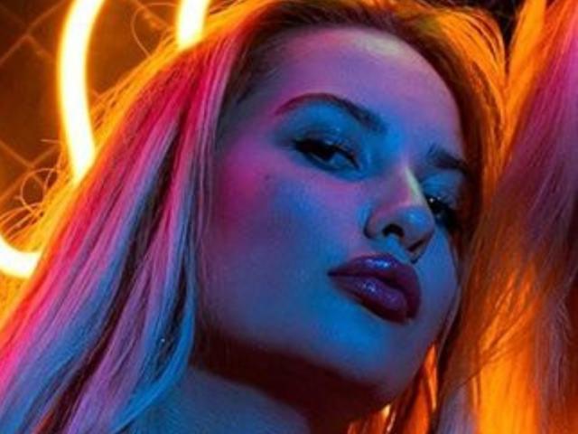 ElzaKom - Live porn &amp; sex cam - 16823830