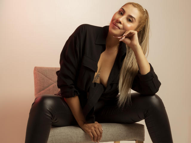 SensualFiorella - Live porn &amp; sex cam - 16879762