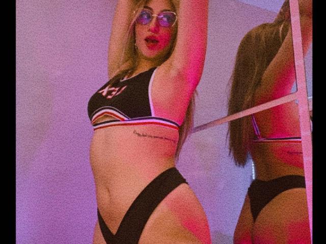 SabrinaMontana - Live porn &amp; sex cam - 16887186