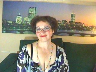 MaturMilf - Webcam live xXx avec cette Femme d'un certain age avec une chatte poilue sur le service Xlove 