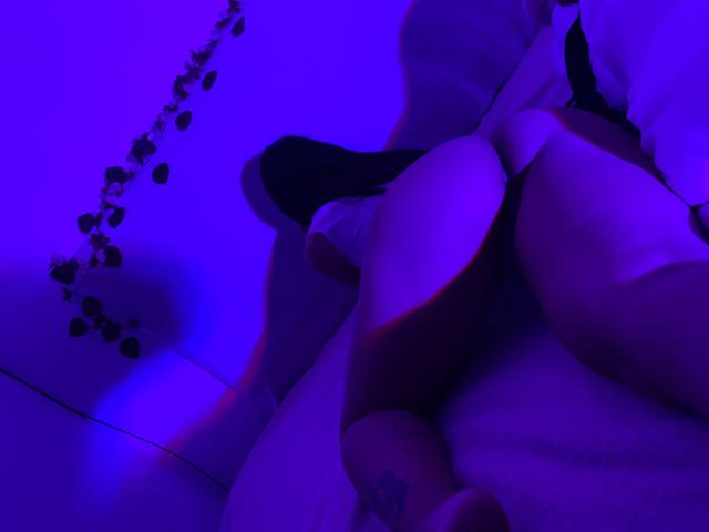 JuliaGarciax - Live porn &amp; sex cam - 16976558