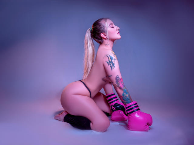 DaniellaSpinelly - Porno na żywo i seks kamera - 17000538