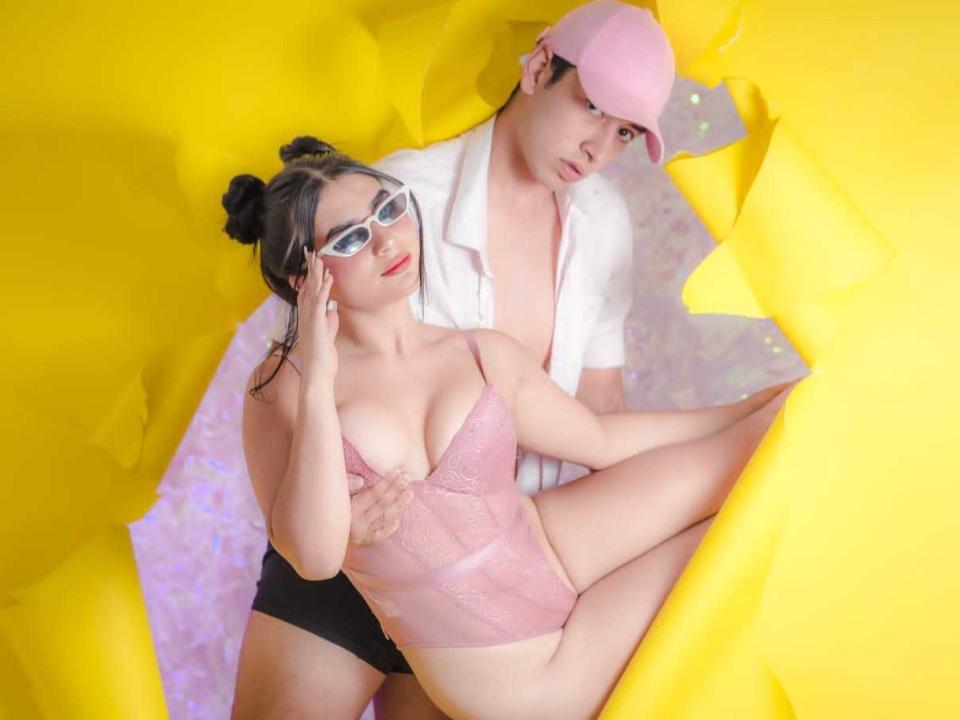 EmyliAndAroonn - Live porn &amp; sex cam - 17027694