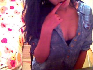 BeauSourireElla - Spectacle excitant avec une Resplendissante jeune beauté occidentale sur le site Xlove 