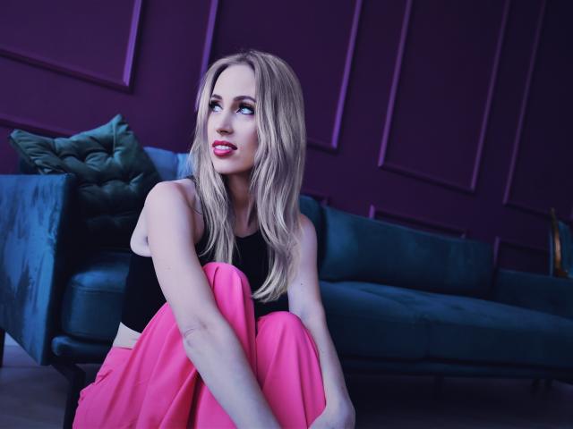 AlisaBreck - Live sex cam - 17049002