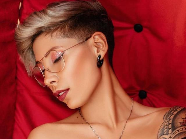 GabyCollins - Élő pornó és szexkamera - 17050278