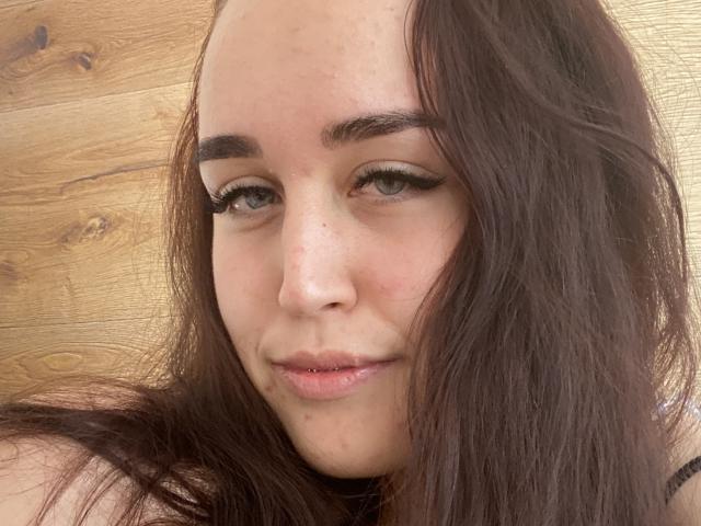 Mallenia - Live sex cam - 17050446