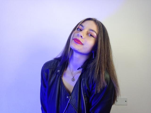 AtheneaRossi - Live porno og sexkamera - 17055642