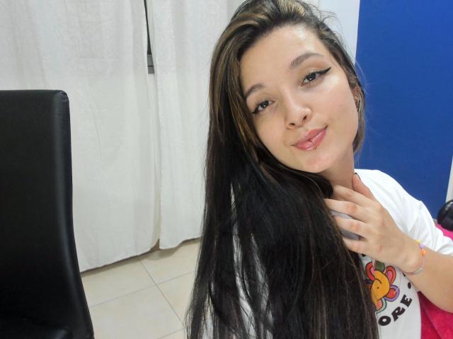 SarahGood - פורנו בשידור חי ומצלמת סקס - 17060038