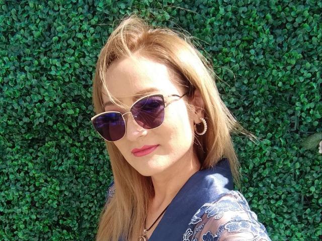 LucyRosiekus - Live porn &amp; sex cam - 17060906