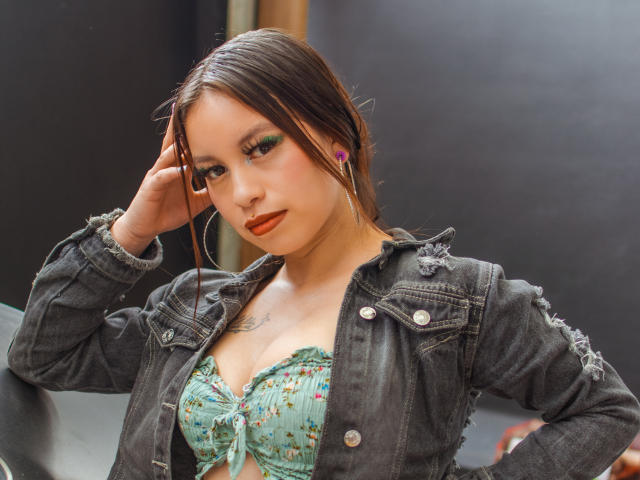 MarieMoore - Élő pornó és szexkamera - 17071750