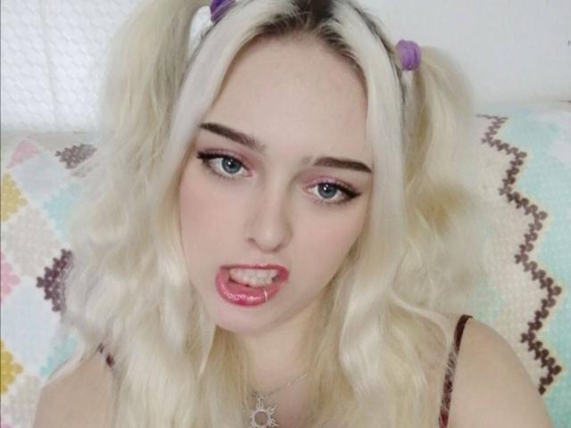 LolaCasey - Live Sex Cam - 17083398