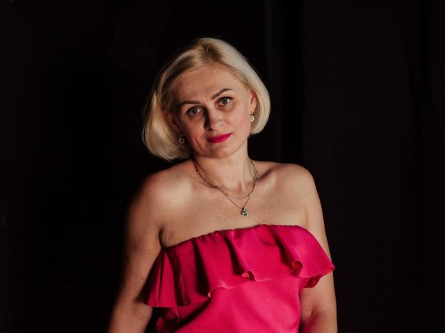 AlbinaFunny - Live porn &amp; sex cam - 17086358