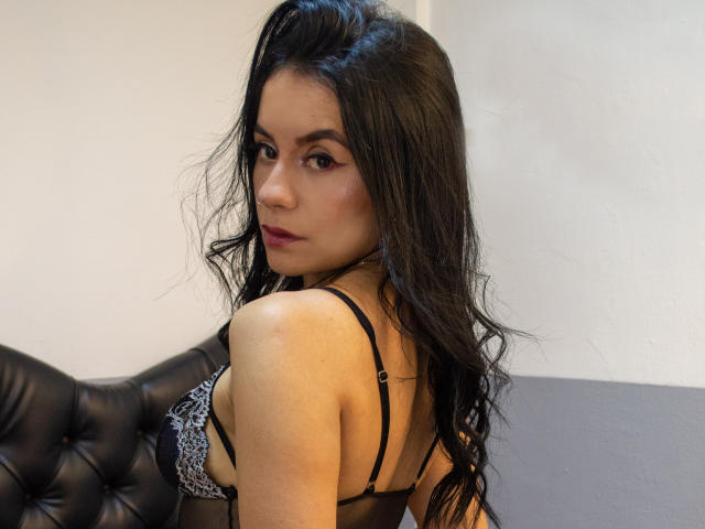 LiaSaenzs - Live sex cam - 17103374
