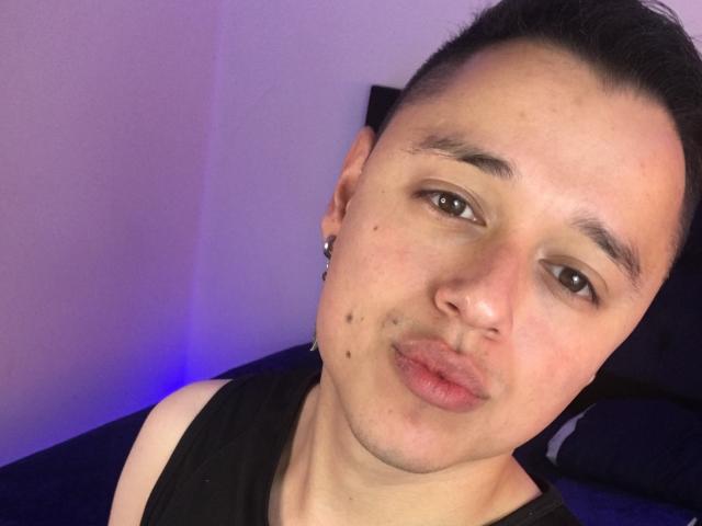 NoahMorgan - Live sex cam - 17122610