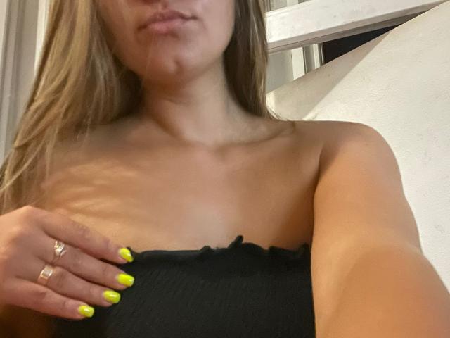 RoseStrawberries - Live porn &amp; sex cam - 17235578