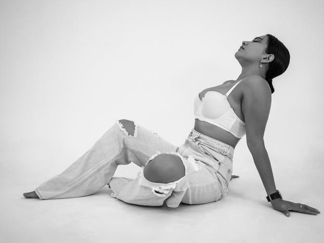 IrinaShery - Élő pornó és szexkamera - 17256770