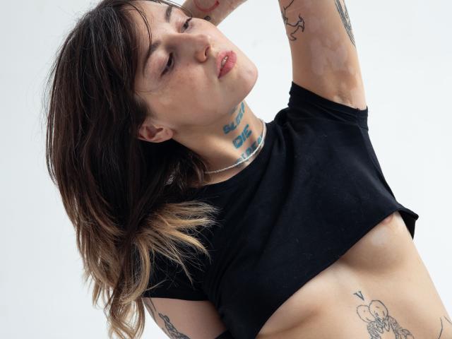 MaisyGilbert - Live sex cam - 17266374