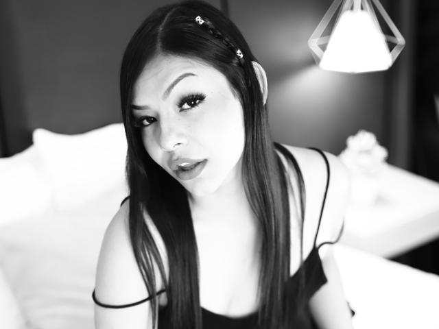 IAmThaily - פורנו בשידור חי ומצלמת סקס - 17292798