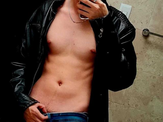 BastianLeonis - Live porn &amp; sex cam - 17304706