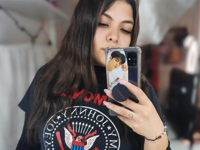 LuciaRobertz - Live porn &amp; sex cam - 17307678