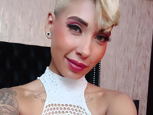 GabyCollins - Élő pornó és szexkamera - 17312102