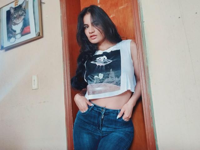 MeganBlackee - Live Sex Cam - 17328370