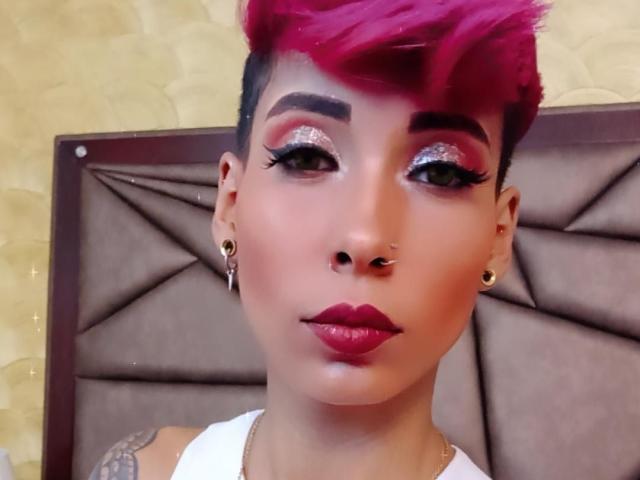 GabyCollins - Élő pornó és szexkamera - 17329494