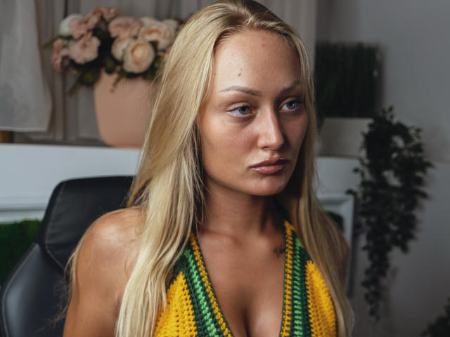 GraceFoxi - Live sex cam - 17361606