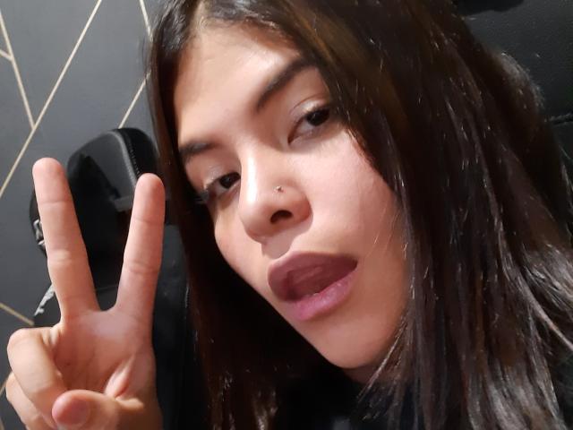 LuciaRobertz - сексуальная веб-камера в реальном времени - 17368894