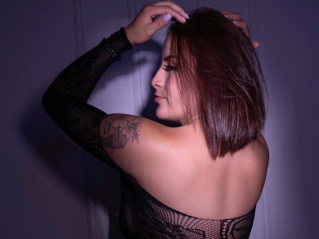 EmilyBrrown - Live sexe cam - 17376278