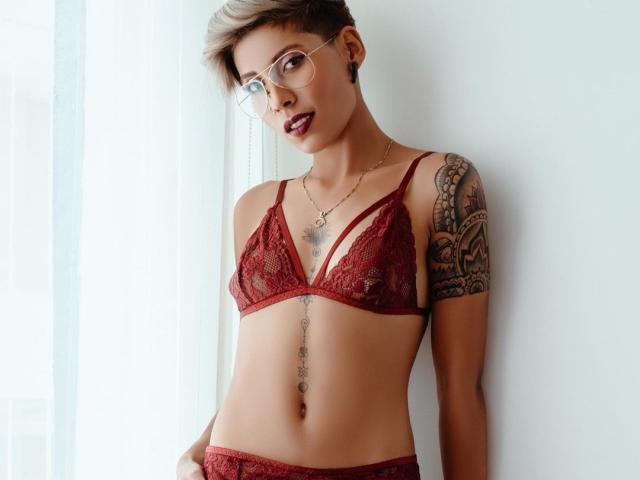 GabyCollins - Élő pornó és szexkamera - 17398150