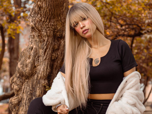 TessaMoretti - Porno na żywo i seks kamera - 17509930