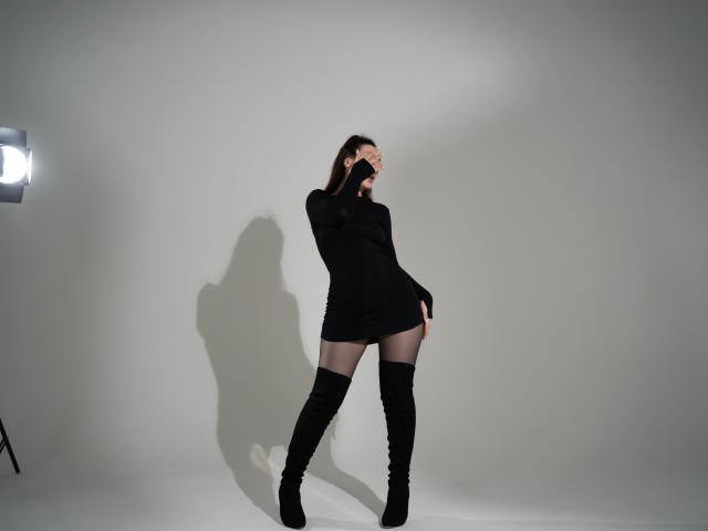 MirandaBlackFoxy - сексуальная веб-камера в реальном времени - 17543902