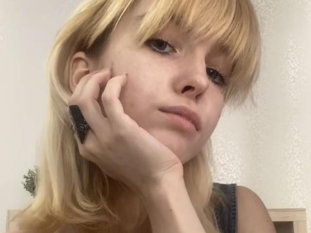 Blumi - Live sex cam - 17554062