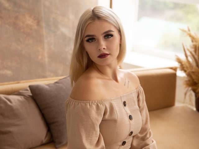 RadiantEva - Live porn &amp; sex cam - 17652486