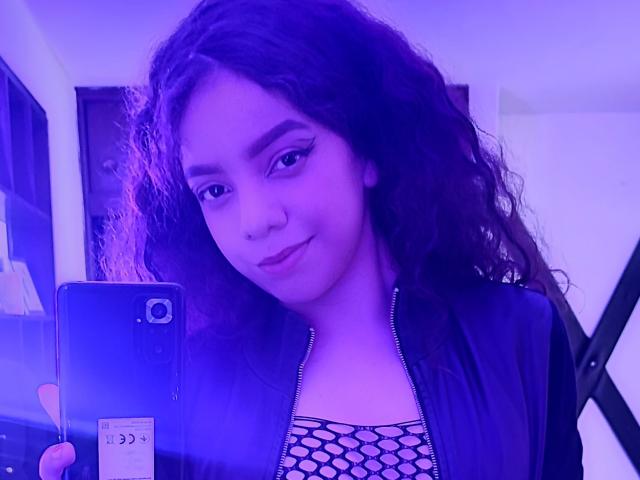 CamiEvans - פורנו בשידור חי ומצלמת סקס - 17658210